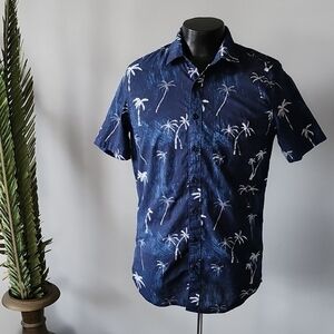 American Eagle Navy blue palm tree casual button-down shirt Size: MT